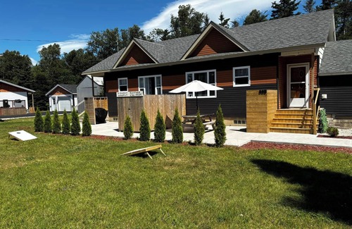 Deer Lake Apartamento | By the Beach - Unit B Beautiful Beachside Retreat