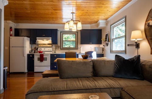 Lake Toxaway Cabaña | By the Creek | Charming Cottage on a Creek