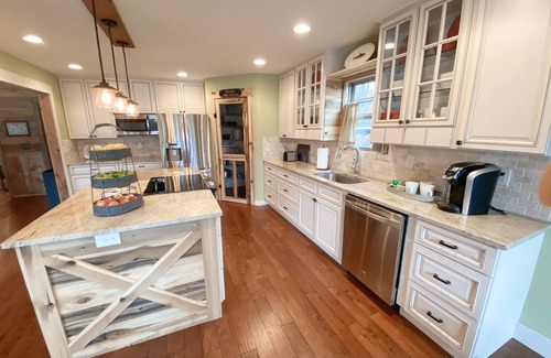 Hartwell Casa | By the Lake Lodge... 4 Bedroom/4 Bath..Enjoy fun on the lake.
