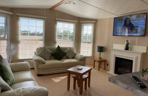 Forest of Dean Complejo | By The River Severn - Caravan 6 - Severnside Boat and Caravan Park