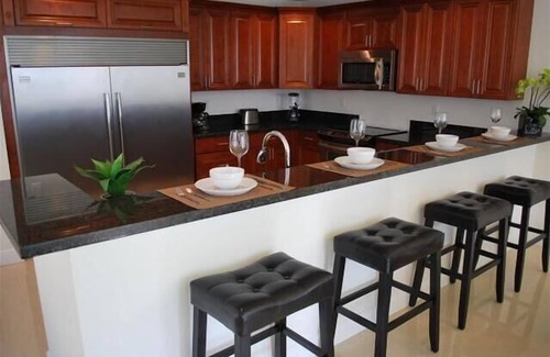 Lauderdale-by-the-Sea Casa | BTSVV'S-Granada 32: LAUD BY SEA piscina privada climatizada + 2 PASOS playa y las tiendas!