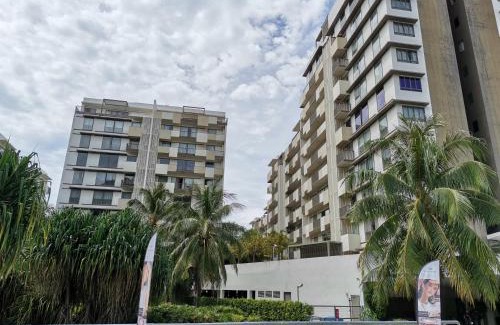 Batu Ferringhi Apartamento | By The Sea Batu Ferringhi Beach Front Apartment Suite