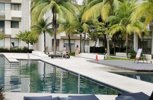 Batu Ferringhi Apartamento | By The Sea Batu Ferringhi Beach Front Apartment Suite