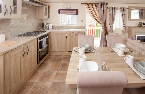 Dymchurch Casa | By The Sea Beach Swimming Pool