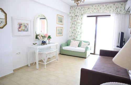 Nikiana Casa | By the sea