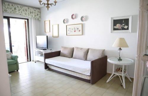Nikiana Casa | By the sea