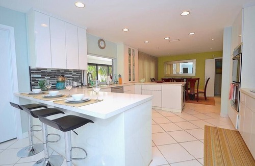 Coral Ridge Casa | BTSVV'S-Allure: FRENTE AL AGUA- ¡Piscina climatizada, casa de playa cerca de todo!