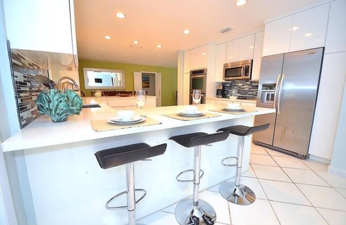Coral Ridge Casa | BTSVV'S-Allure: FRENTE AL AGUA- ¡Piscina climatizada, casa de playa cerca de todo!
