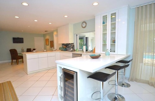 Coral Ridge Casa | BTSVV'S-Allure: FRENTE AL AGUA- ¡Piscina climatizada, casa de playa cerca de todo!