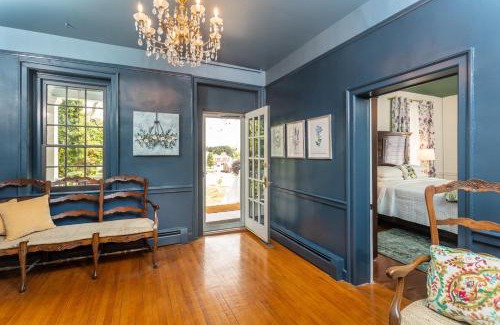 Harrisonburg Casa | By the Side of the Road Inn & Cottages