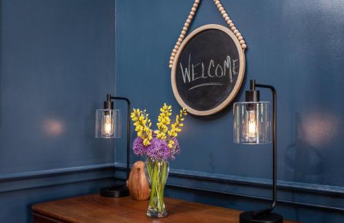 Harrisonburg Casa | By the Side of the Road Inn & Cottages