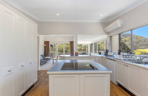 Horsfield Bay Casa | By The Waterside Horsefield Bay