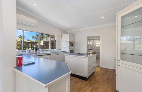Horsfield Bay Casa | By The Waterside Horsefield Bay