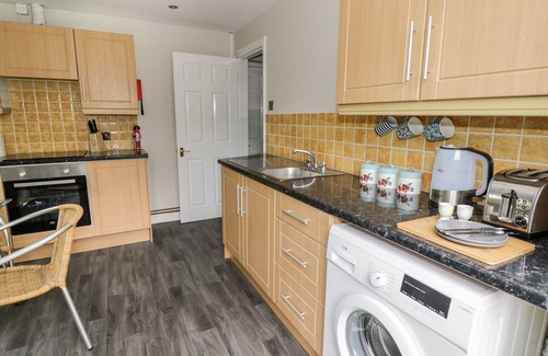 Forest of Dean Cabaña | BYEFIELD LODGE, pet friendly, character holiday cottage in Welland