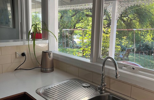 Swan Reach Casa | Bylands Cottage. Historic home with Tambo River views