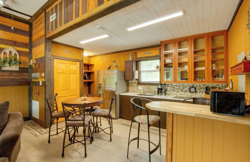 Lake Lafayette Cabina | 'Byrd's Nest' Lake Lafayette Escape w/ Fire Pit