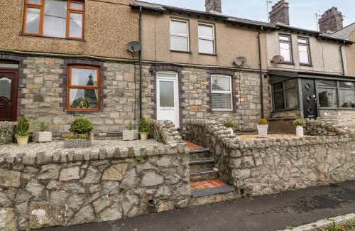 Trefor Casa | Bythynnod Newydd