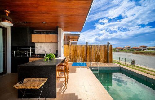 Marina Casa | Bz14 Casa con piscina y muelle para motos de agua en el canal!