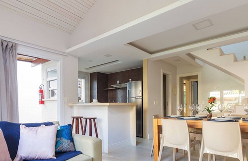 Humaita Casa | Bz48: Casa en Condominio en Orla Bardot!