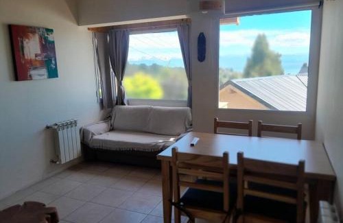 San Carlos de Bariloche Apartamento | Cálido depto con vista al lago