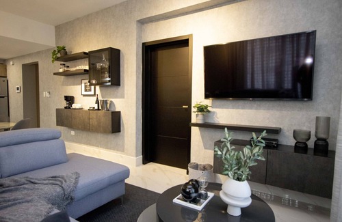 Yolanda Morales Apartamento | Céntrico con Piscina+bbq+gym+espacio de Trabajo y Personal en el Lobby 24/7
