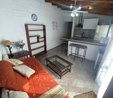 Godoy Cruz Apartamento | Cómodo departamento de huéspedes con cochera