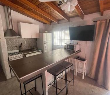 Godoy Cruz Apartamento | Cómodo departamento de huéspedes con cochera