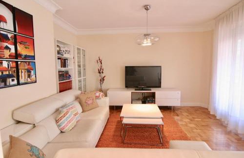 Vigo Apartamento | Cómodo y amplio apto en Camelias para cuatro