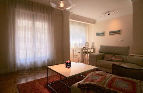 Vigo Apartamento | Cómodo y amplio apto en Camelias para cuatro