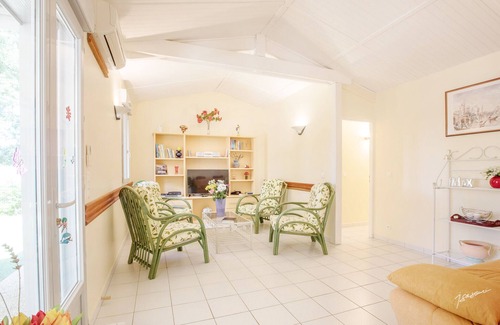 Blanquefort-sur-Briolance Chalet De Esquí | CÔTÉ BIRON - Chalet moderno - Piscina y tenis - Gîte de Poubille