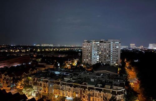 Binh Chanh Apartamento | Căn hộ 1PN 1WC sofa phòng khách, ban công rộng, netflix