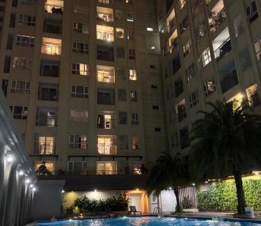 Binh Chanh Apartamento | Căn hộ 1PN 1WC sofa phòng khách, ban công rộng, netflix