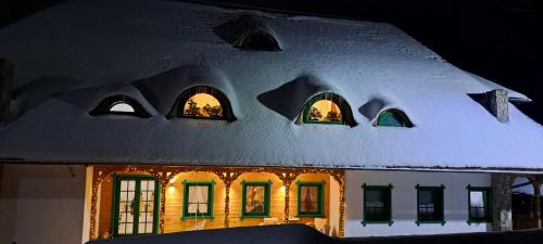 Moisei Chalet De Esquí | Căsuța din Deal