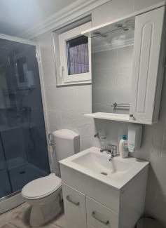 Vanatori Casa | Căsuța Din Poienița
