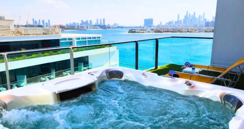 Palm Jumeirah Complejo | C Central Hotel and Resort The Palm