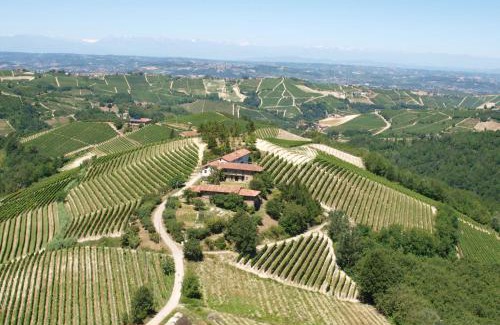 Trezzo Tinella Casa | C dra Topia the Grape Pergola House near Alba Charming house - Italy