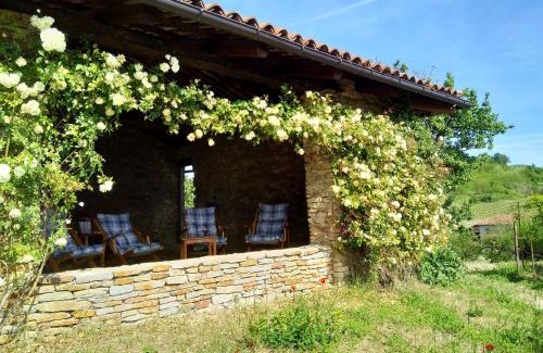 Trezzo Tinella Casa | C dra Topia the Grape Pergola House near Alba Charming house - Italy