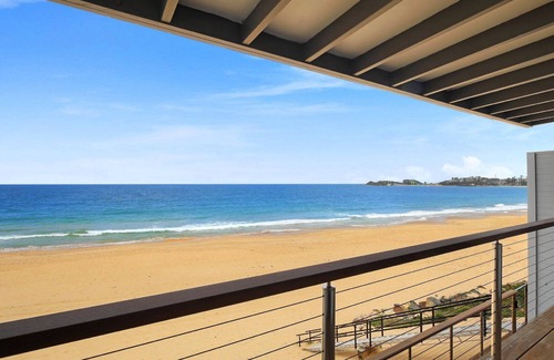 Wamberal Casa | C'EST LA VIE, WAMBERAL - FRENTE A LA PLAYA CON PISCINA, VISTAS FANTÁSTICAS AL MAR