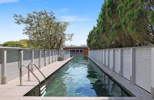 Wamberal Casa | C'EST LA VIE, WAMBERAL - FRENTE A LA PLAYA CON PISCINA, VISTAS FANTÁSTICAS AL MAR