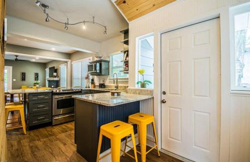 Greater Woodlawn Casa | C'est La Vie - make memories at our cozy bungalow