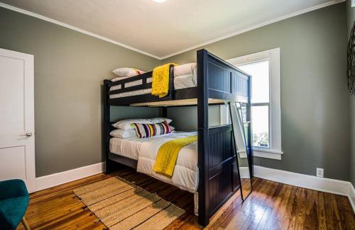 Greater Woodlawn Casa | C'est La Vie - make memories at our cozy bungalow
