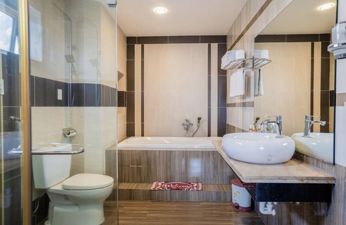 Ho Chi Minh City Hotel | C'Lavie Hotel - Saigon Airport Hotel