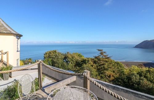 Lynton Cabaña | C S Lewis Balcony