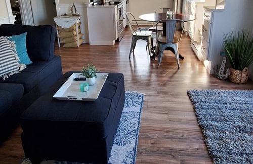 Geneva-on-the-Lake Apartamento | C. S. Soulmate at Christopher's Dockside