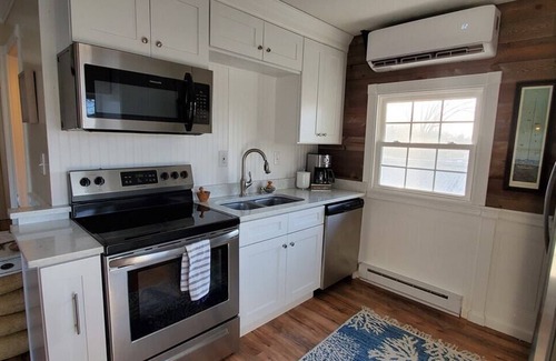 Geneva-on-the-Lake Apartamento | C. S. Soulmate at Christopher's Dockside