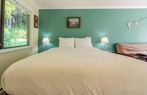 Alert Bay Cabina | (C) Sterling Standard Cabin (Pet Friendly)