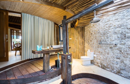 Jungut Batu Cama Y Desayuno | C-View Villas