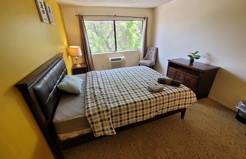 Beverly Hills Hotel | (C01) Large Unit with Private Bath