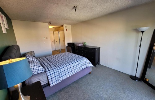 Pico - Robertson Hotel | (C05) Relaxed Unit with Private Bath