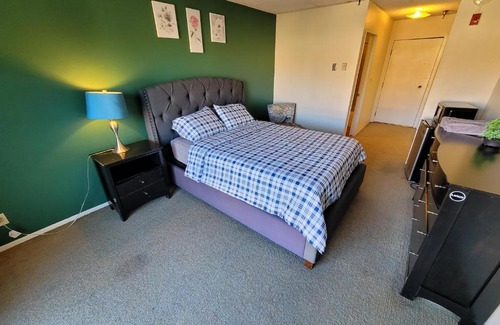 Pico - Robertson Hotel | (C05) Relaxed Unit with Private Bath